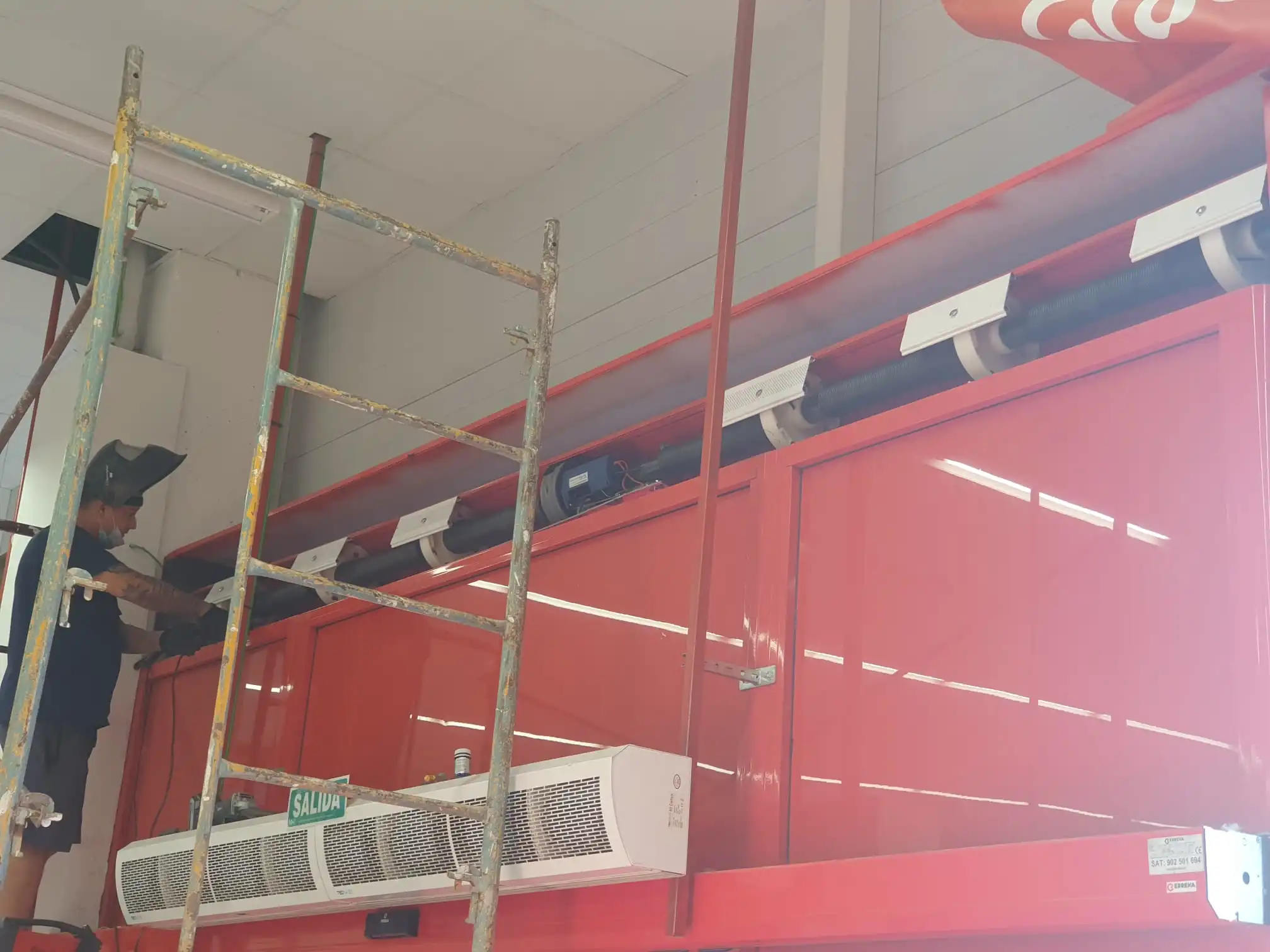 Empresa de reparacion de persianas metalicas en Crevillente Motorización de persianas de comercio en Crevillente